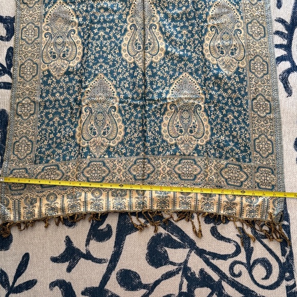 Elegant Paisley Scarf Set - Red and Blue - Picture 5 of 12